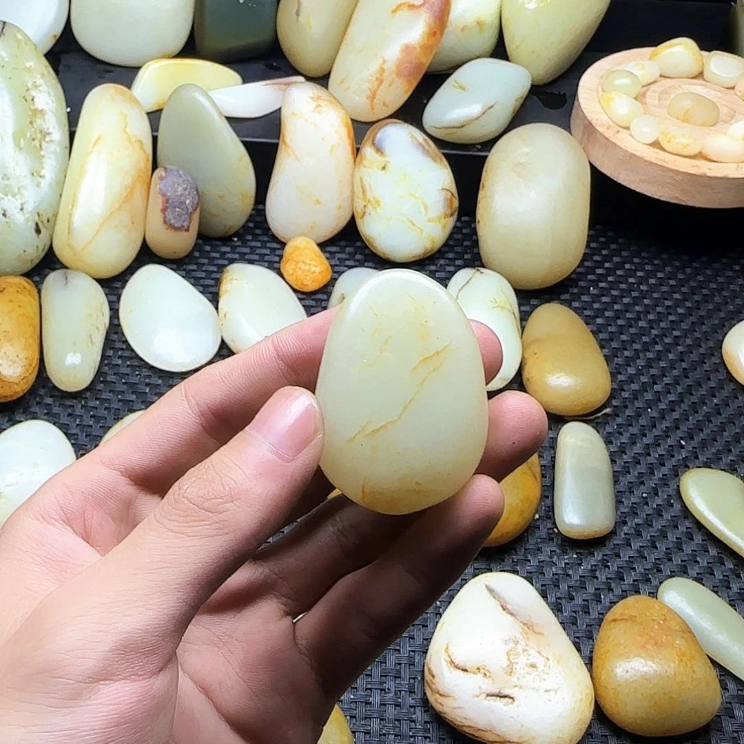 和田玉未镶嵌珠宝半成品
