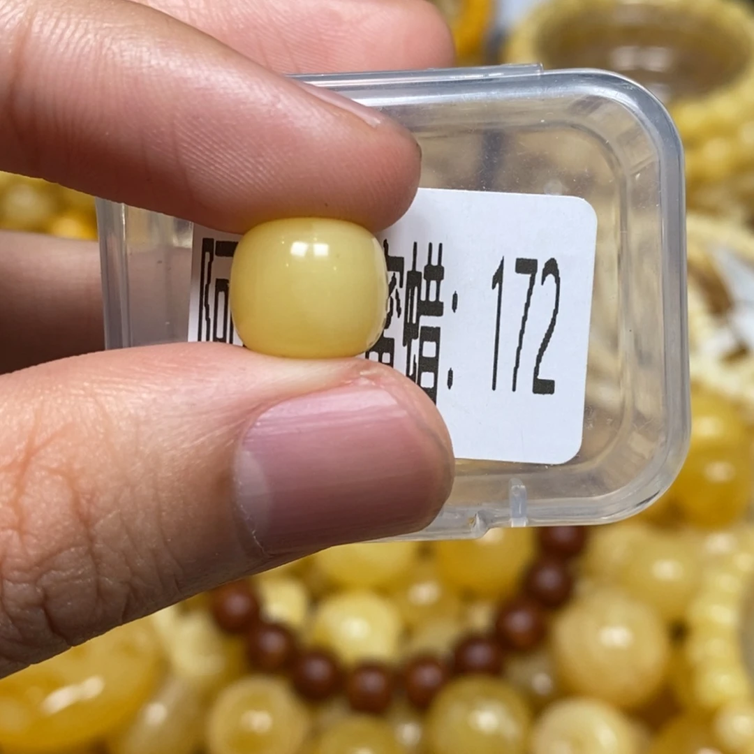 蜜蜡未镶嵌珠宝奇石172