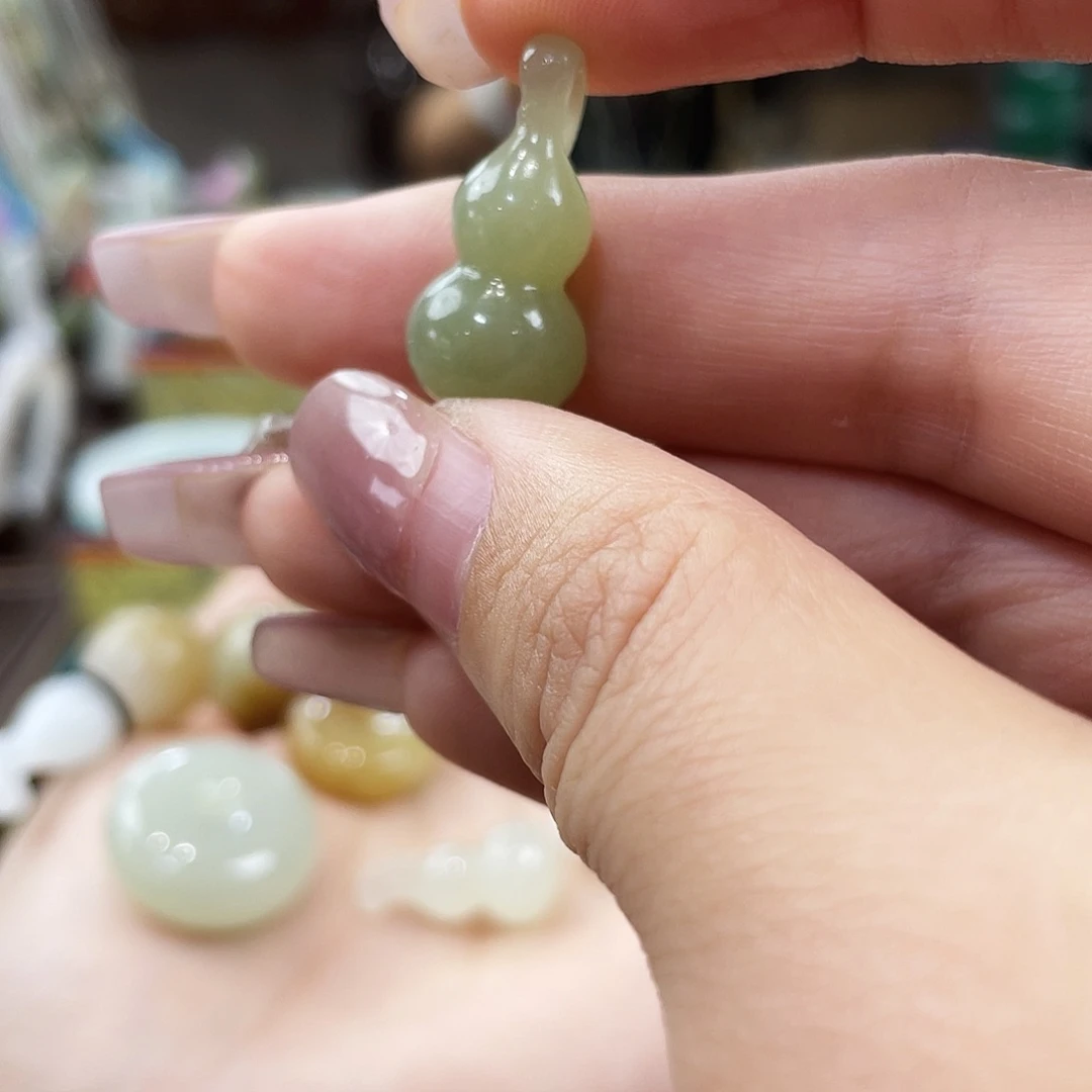 鸿***5颈饰未镶嵌和田玉