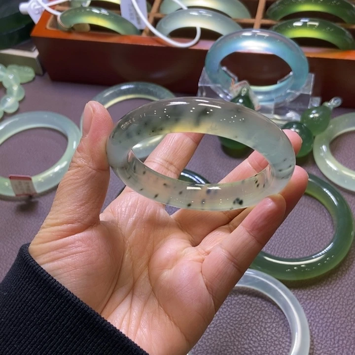 蛇纹石玉未镶嵌手镯53