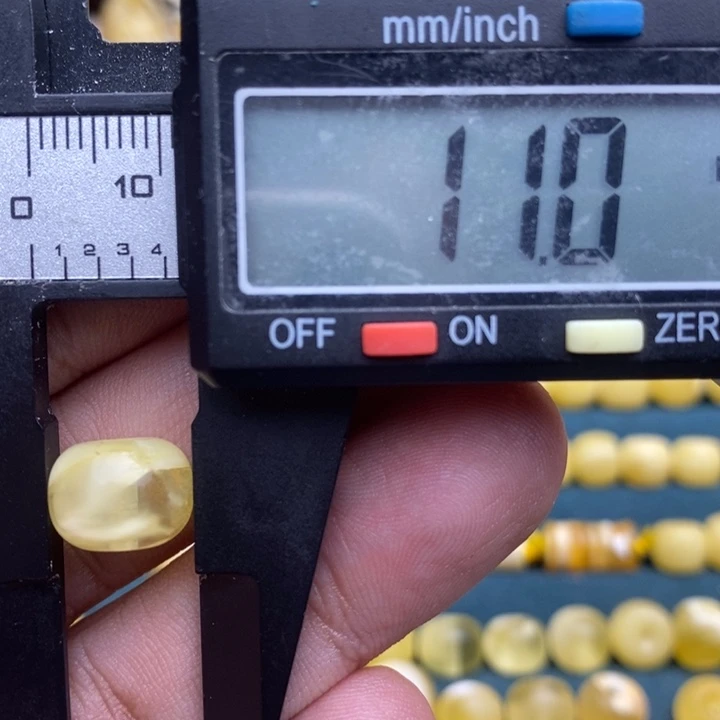 琥珀未镶嵌裸石58号11*8.4喇叭口瑕