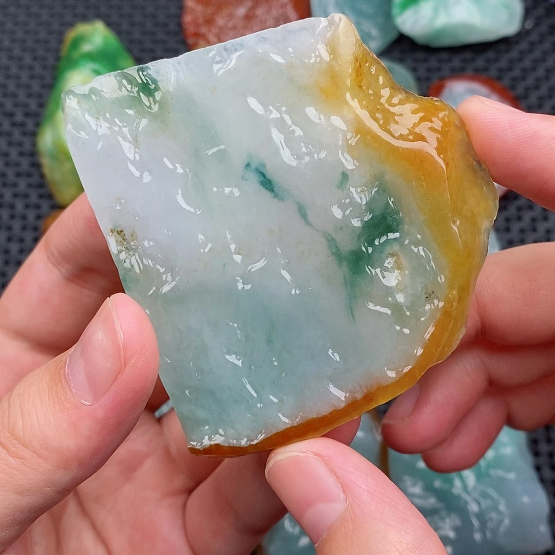 翡翠未镶嵌吊坠(赠链)土*鱼