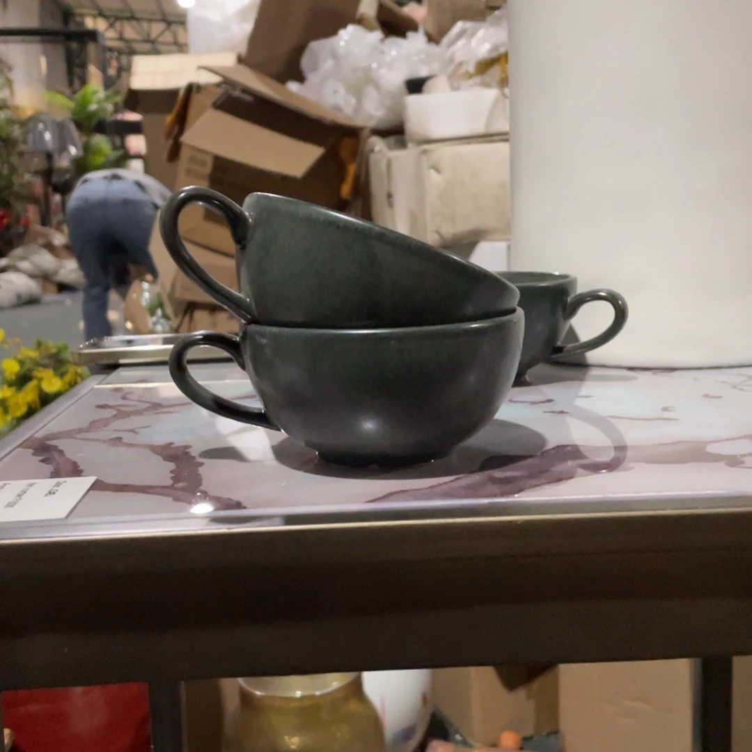 太**了陶瓷花瓶，家具摆件。