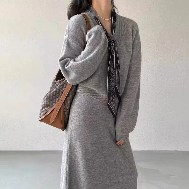 时尚显瘦长款休闲风简约风裙子网红复古秋季时尚套装送丝巾