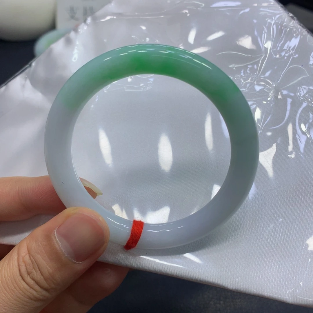 翡翠手镯未镶嵌翡翠手镯