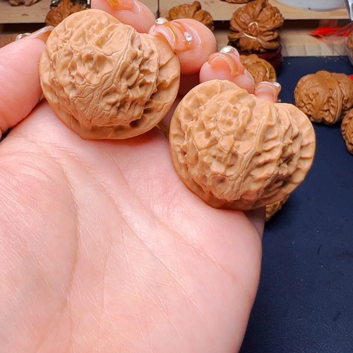 文玩核桃吊坠桃心宫灯38