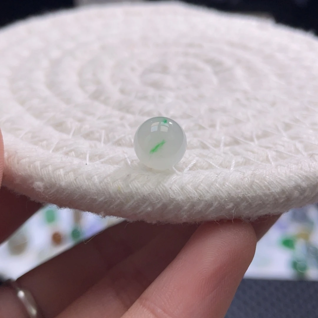 未镶嵌定制翡翠特色飘金丝绿圆珠卡8.9mm