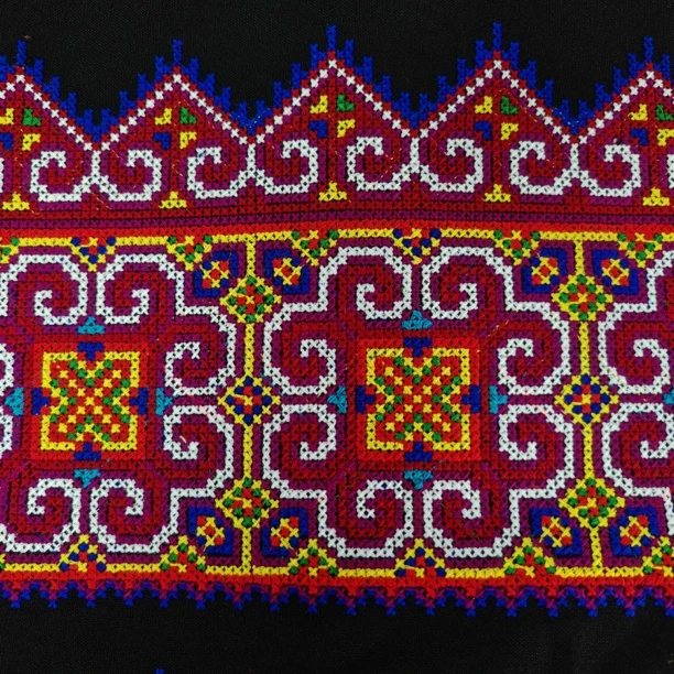 云南少数民族刺绣花边哈尼族服饰手工十字绣宽条围腰