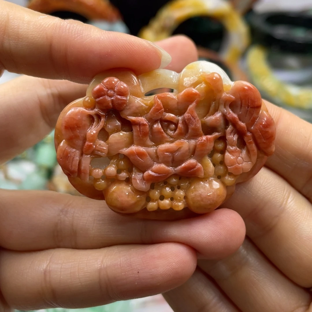 星***️颈饰未镶嵌翡翠牌子