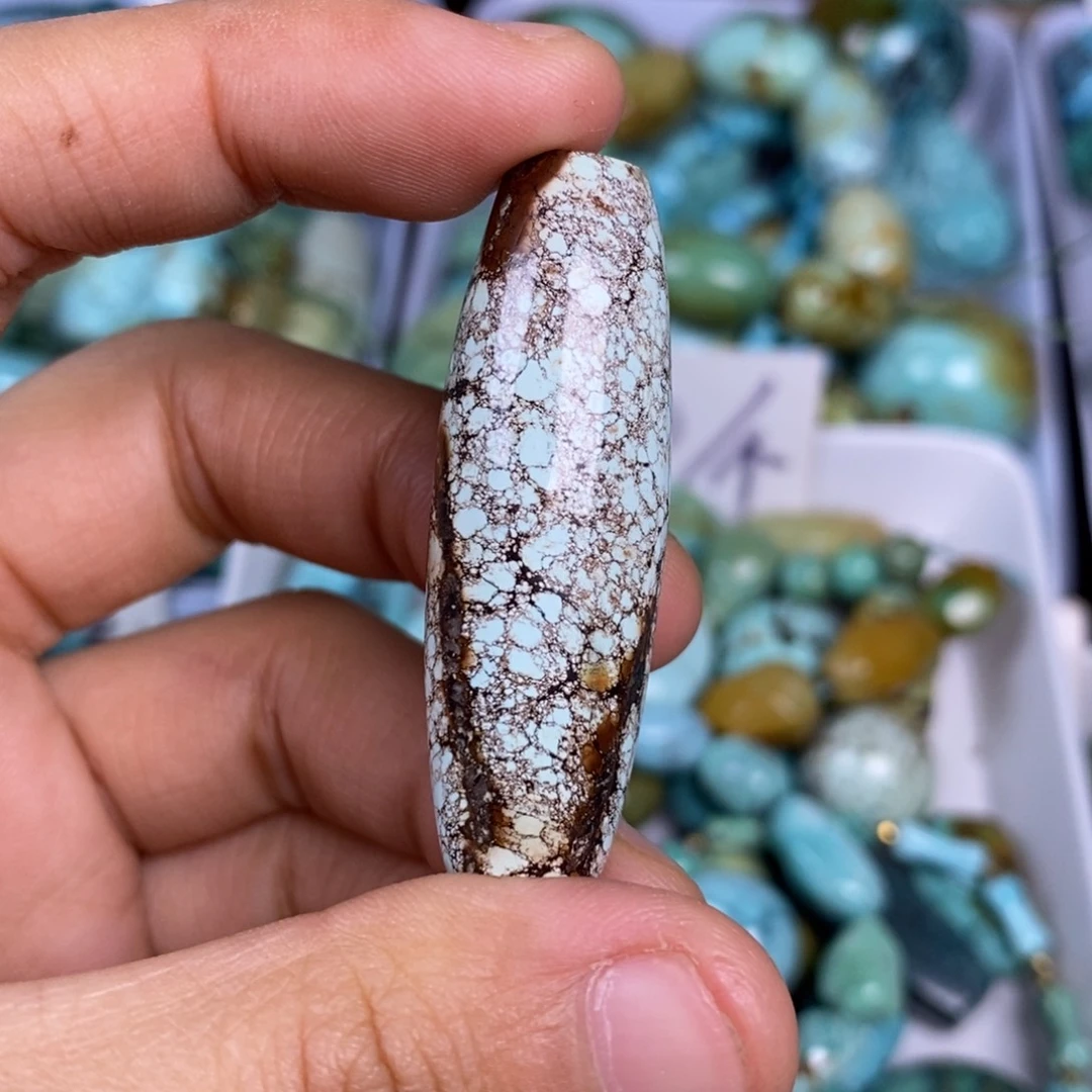 绿松石未镶嵌颈饰