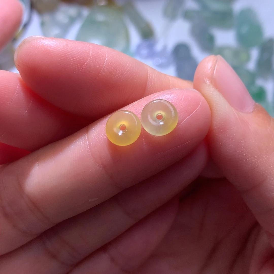 定制翡翠未镶嵌冰黄扣子