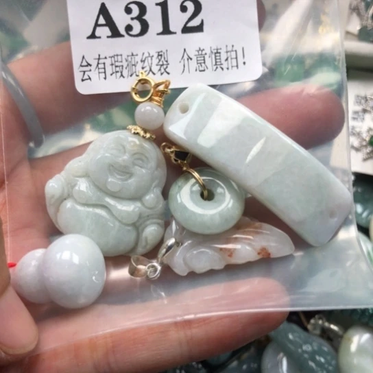 翡翠未镶嵌颈饰翡翠