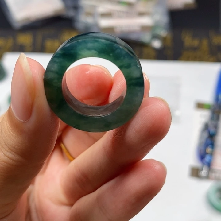翡翠戒指未镶嵌翡翠戒指