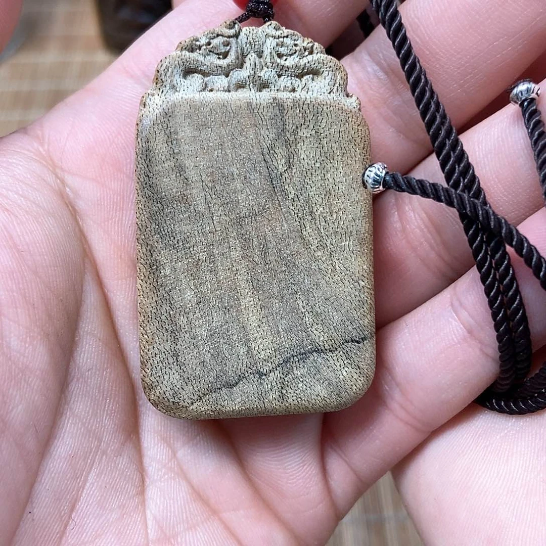 沉香吊坠正区达拉干351牌平安无事牌