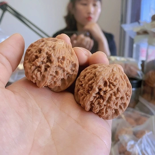 【闪购商品】把件文玩核桃40珊瑚纹满天星红皮