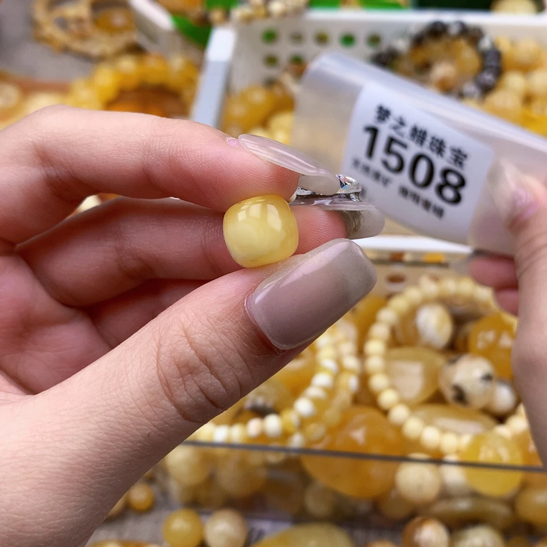 蜜蜡未镶嵌珠宝奇石11