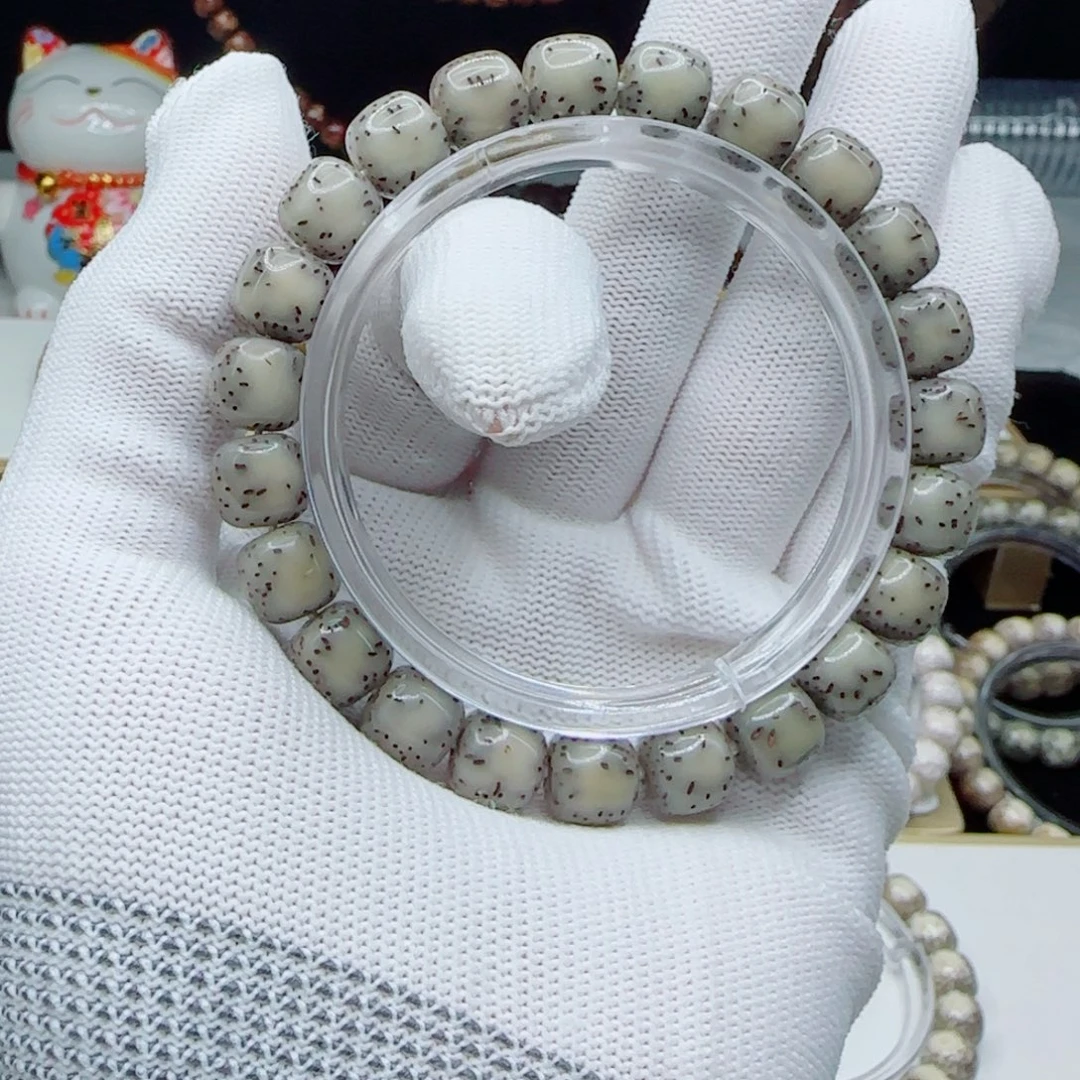 吾***范星月菩提手串灰冰糖侧留白10×9