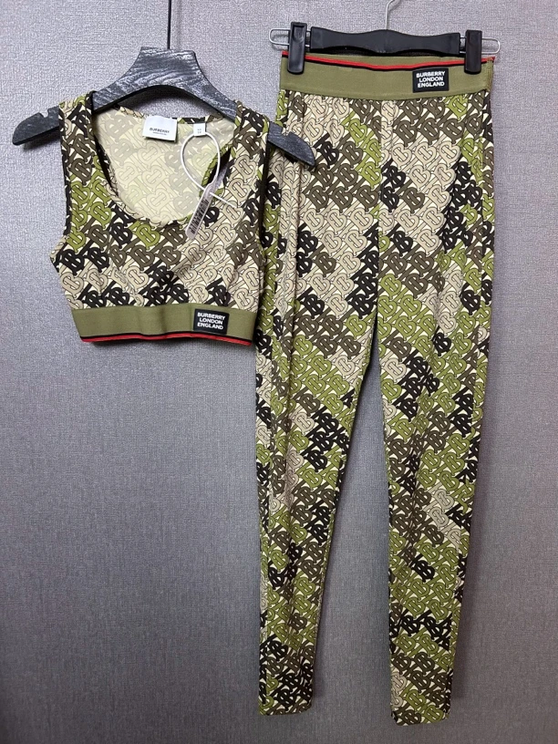 95新 BURBERRY/博柏利 绿色满印背心打底裤套装