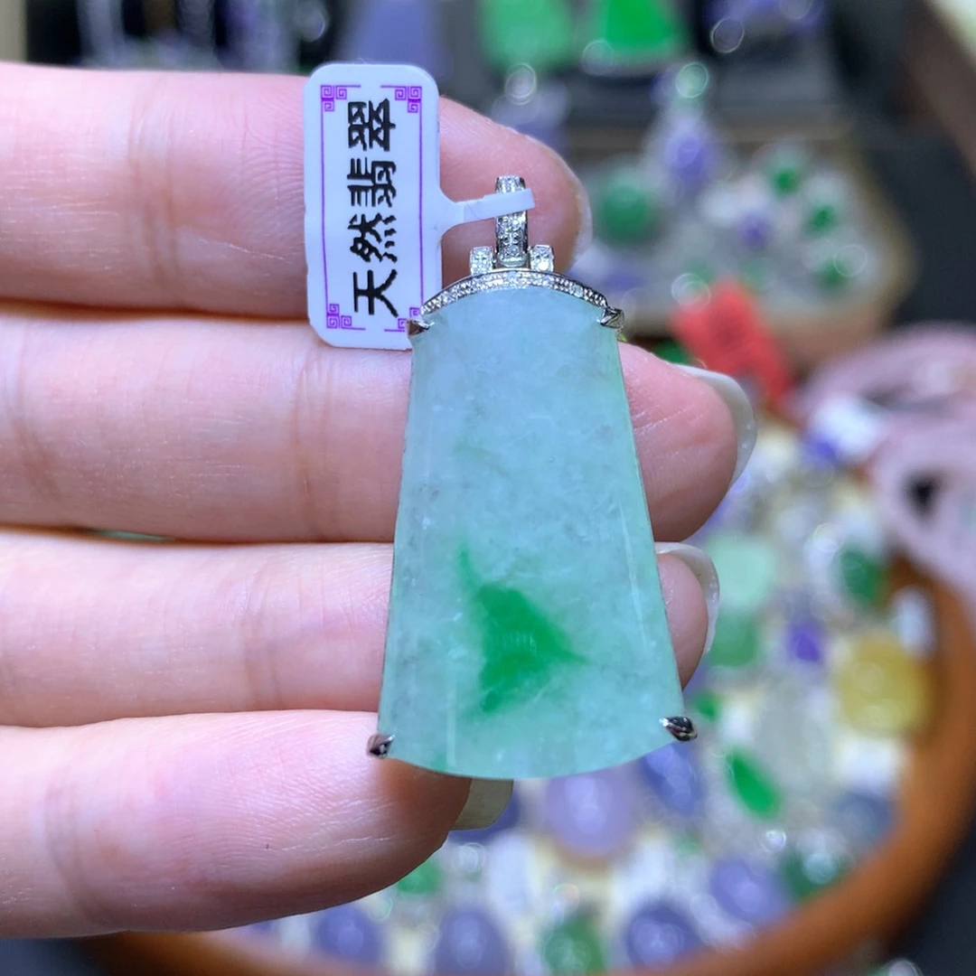 【闪购商品】翡翠颈饰18K金镶嵌翡翠吊坠项链