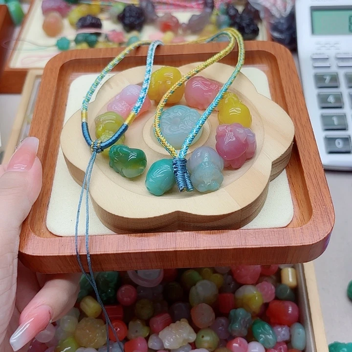 沃***德未镶嵌手链玛瑙/玉髓盐源19