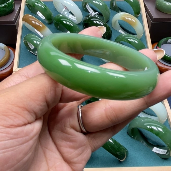 未镶嵌手镯和田玉（碧玉）