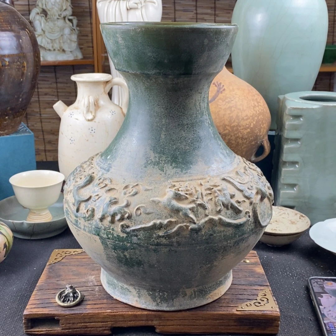 摆件汉绿的一个罐子