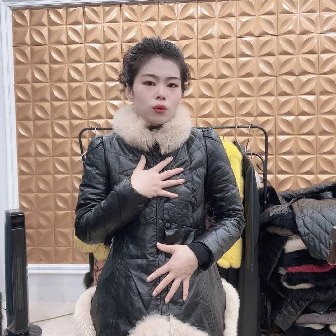 皮草搭配黑色西装