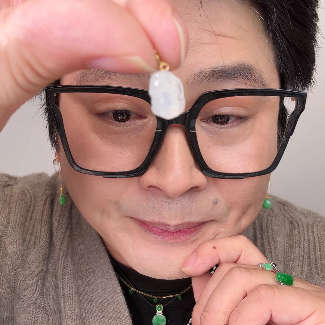 翡翠18K金镶嵌颈饰一件