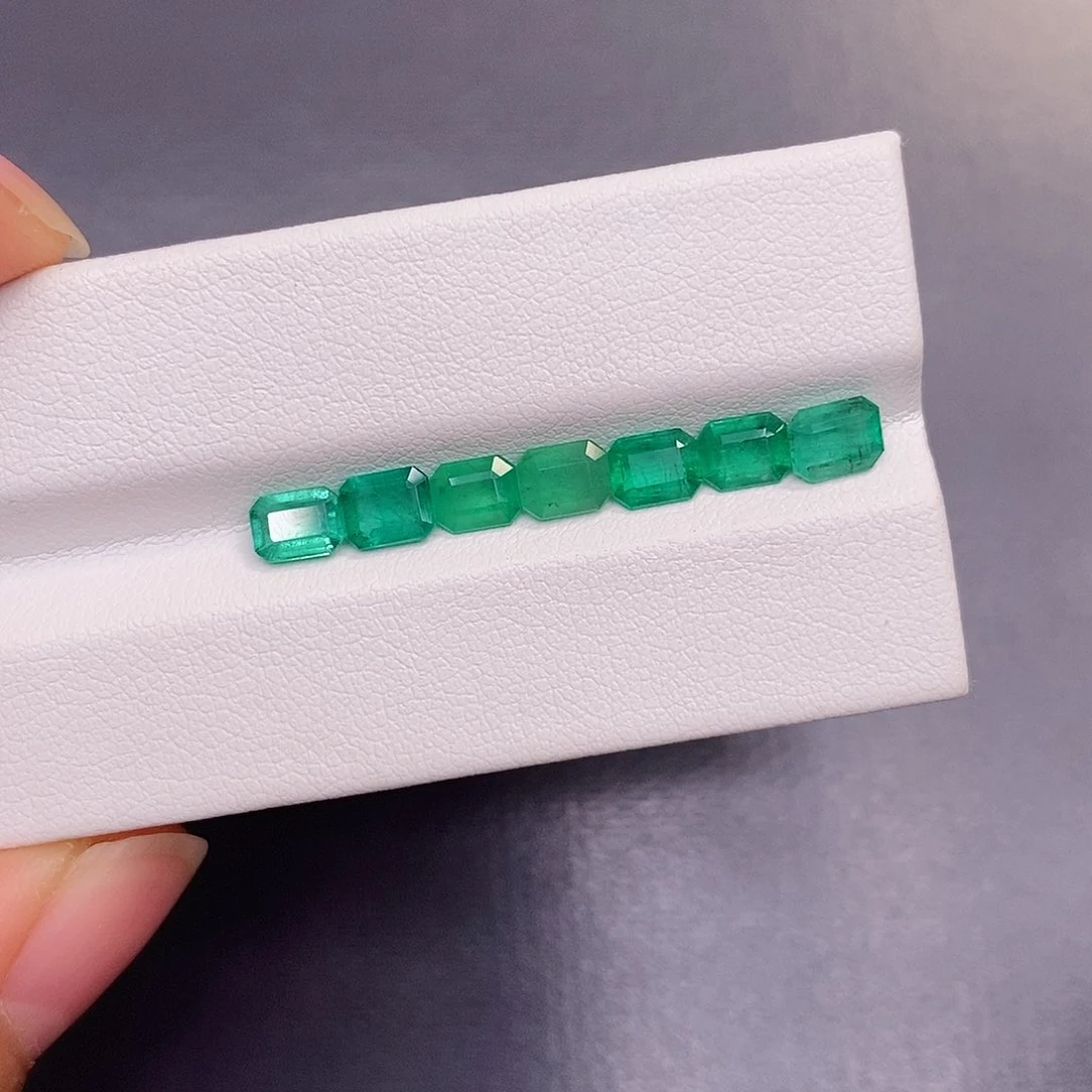 裸石祖母绿280一粒，仅供展示，挑好上定向