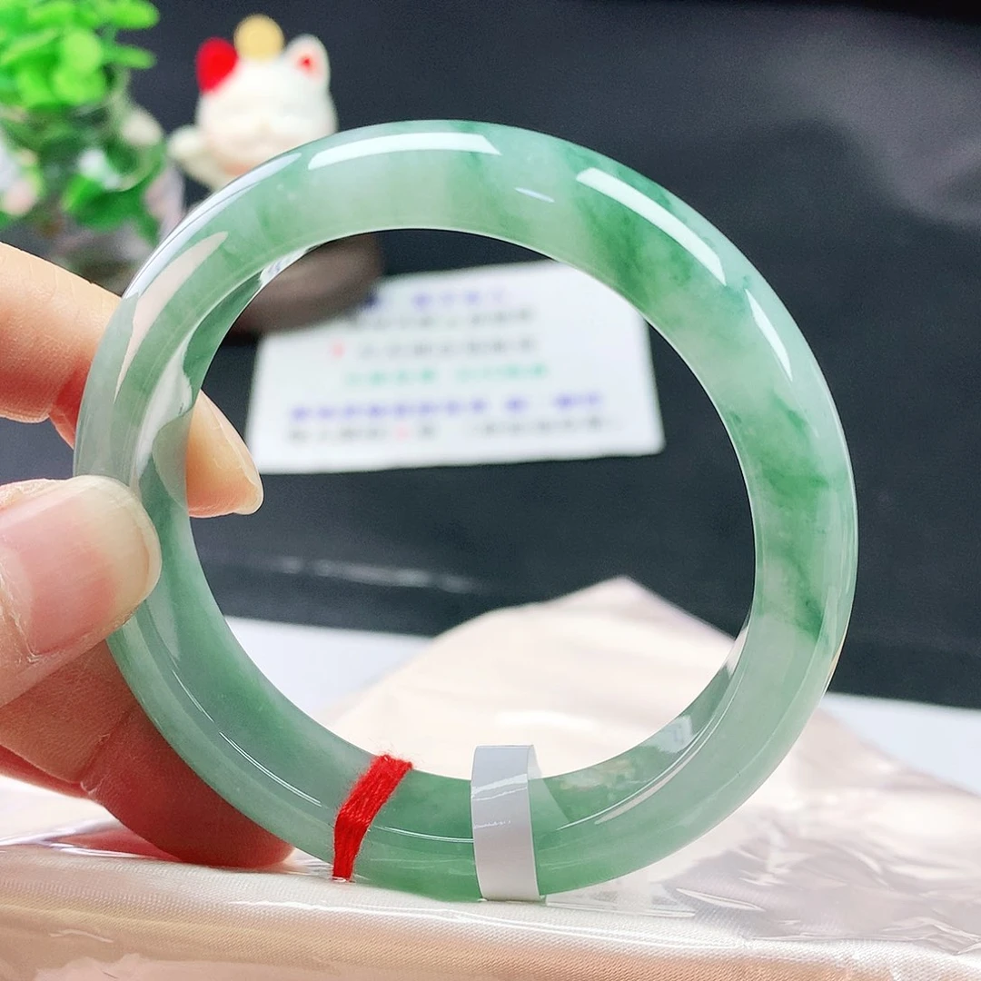 翡翠手镯未镶嵌54圈