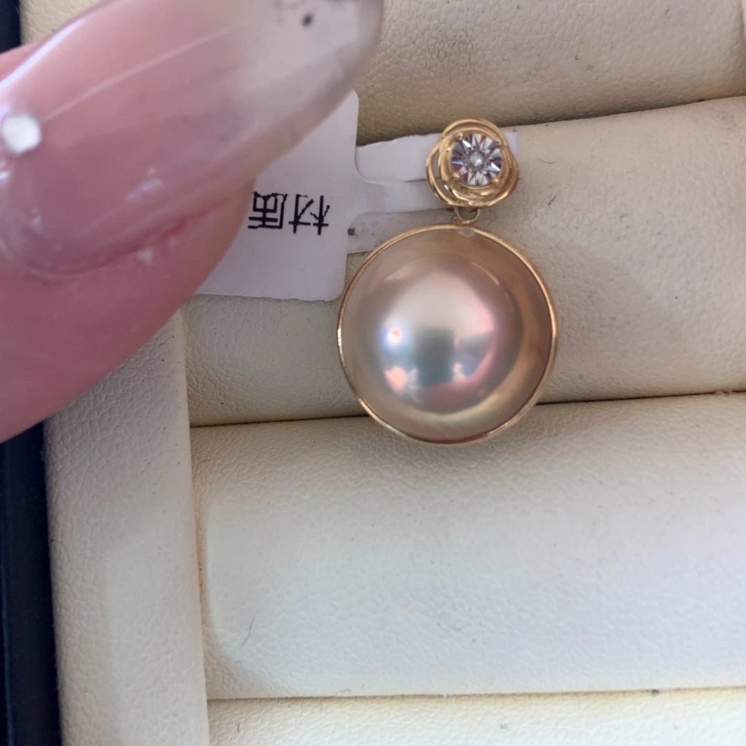 18K金镶嵌颈饰拼合珍珠（马贝珠）