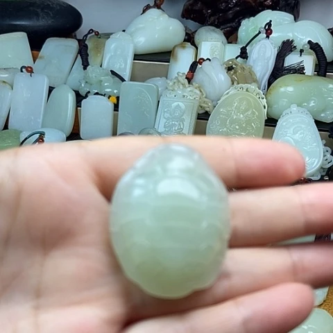 颈饰未镶嵌和田玉