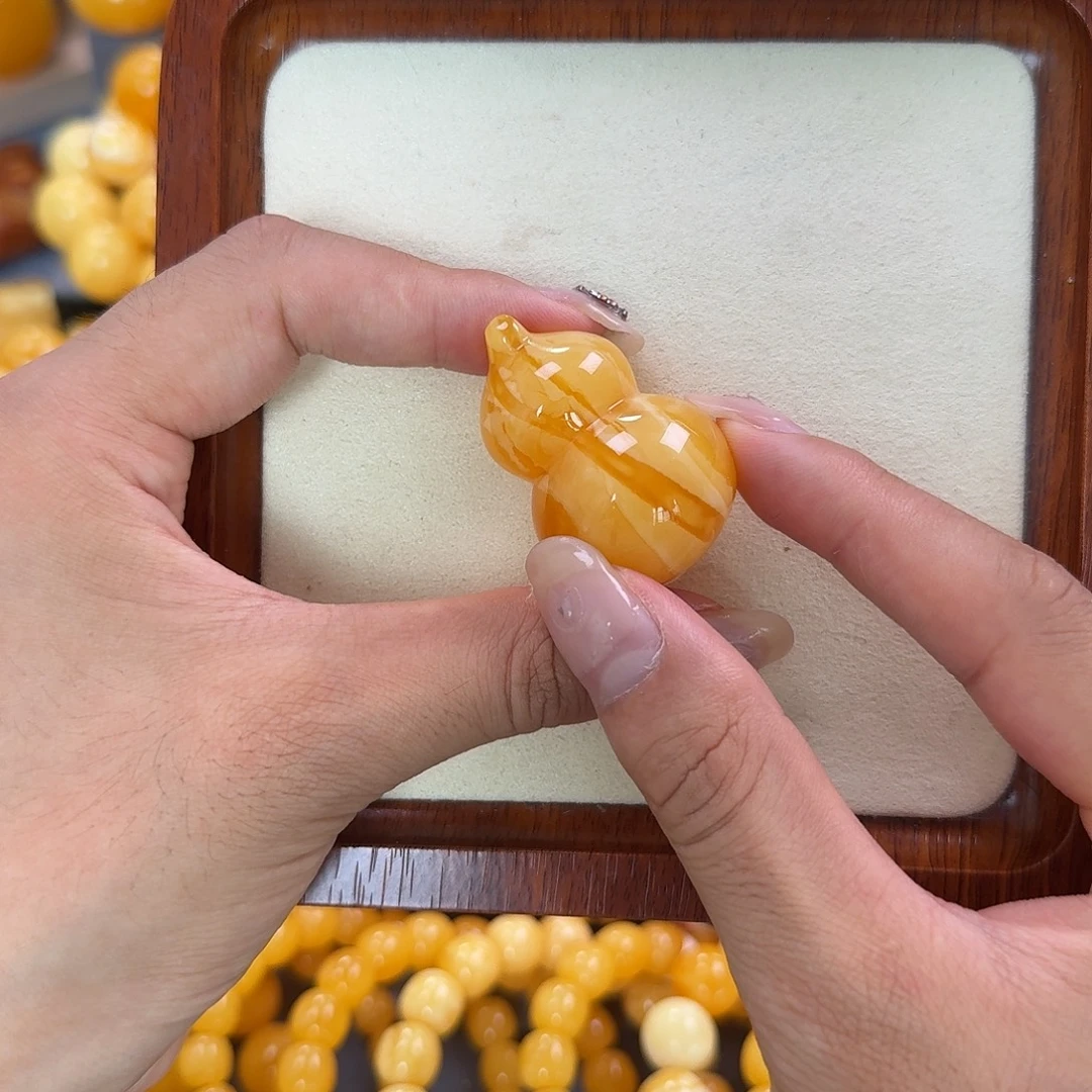 蜜蜡未镶嵌珠宝奇石