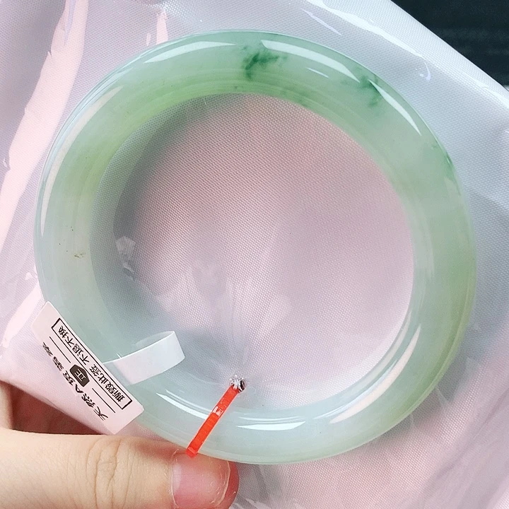 翡翠手镯未镶嵌56圈