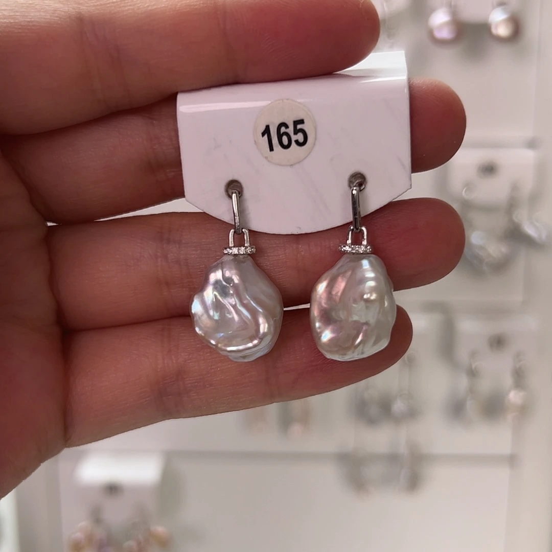 非金属巴洛克花瓣耳饰