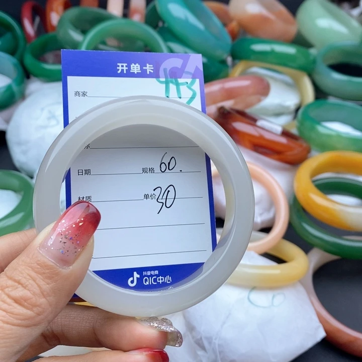 石英质玉手镯未镶嵌