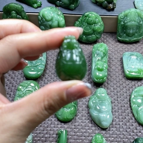 【闪购商品】颈饰未镶嵌和田玉