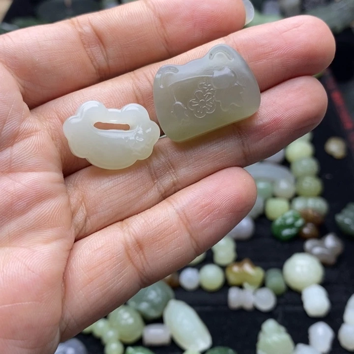颈饰未镶嵌和田玉有瑕疵无售后