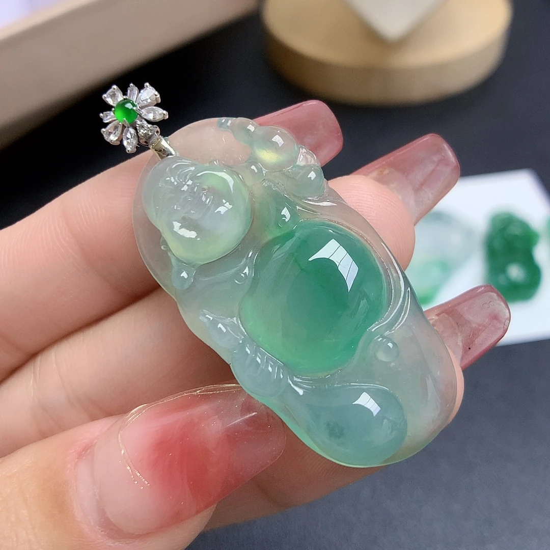 翡翠颈饰18K金镶嵌布袋佛