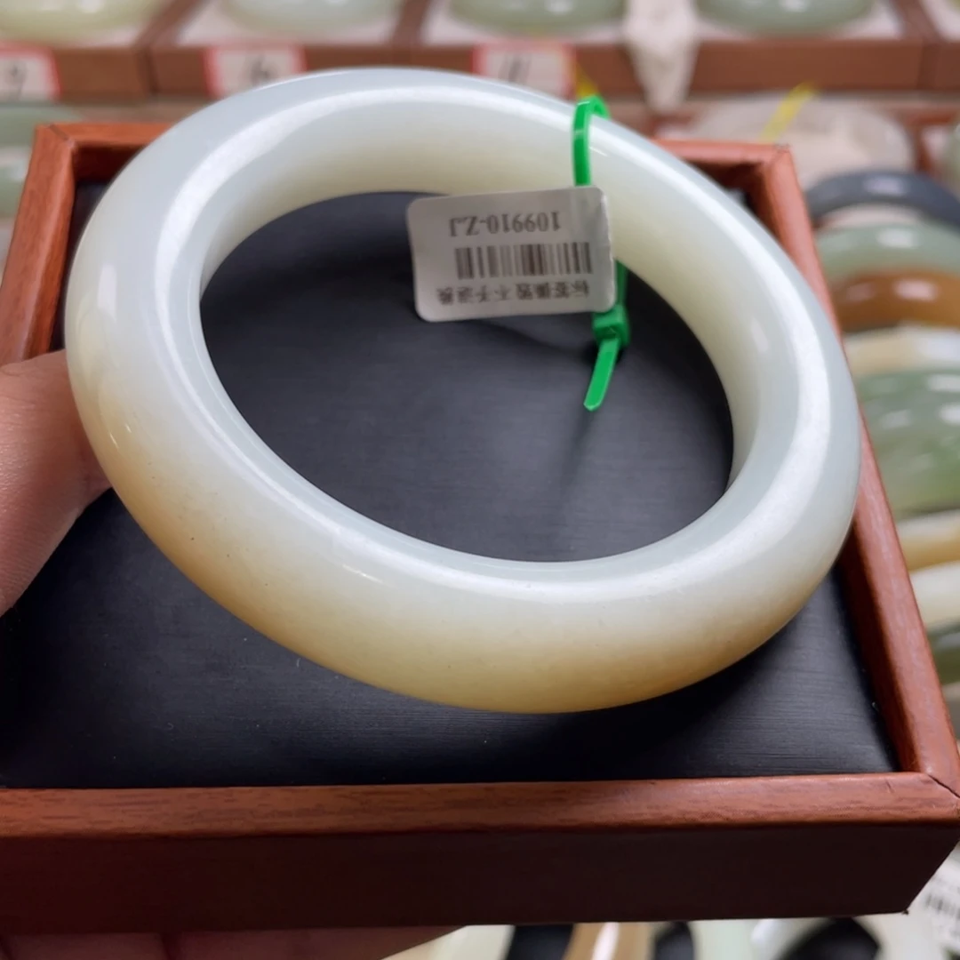 【闪购商品】和田玉手镯未镶嵌60.5。36