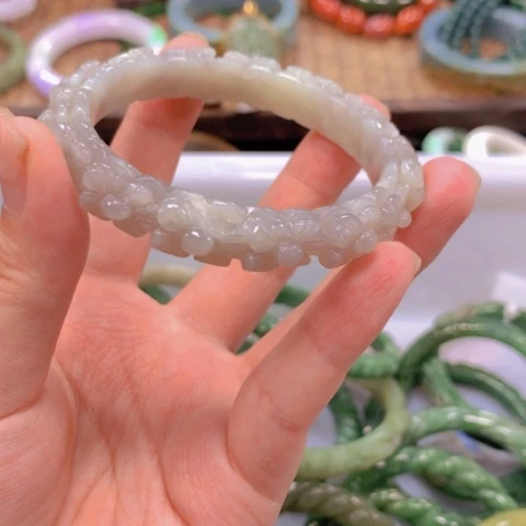 【闪购商品】翡翠未镶嵌颈饰时**右