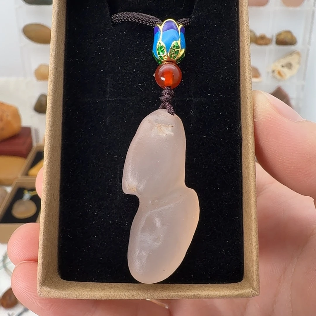 只买单纯的吊坠，没带链子，属的性质。