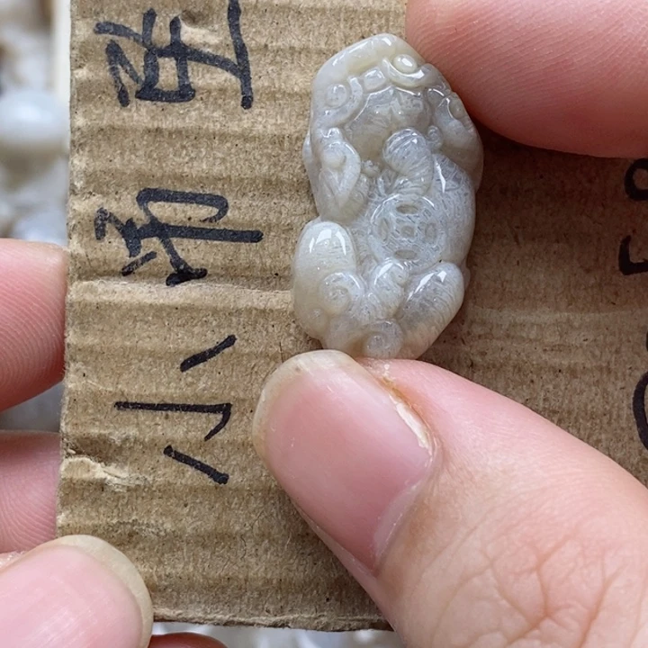 颈饰未镶嵌硅化珊瑚（珊瑚玉）冰****亮