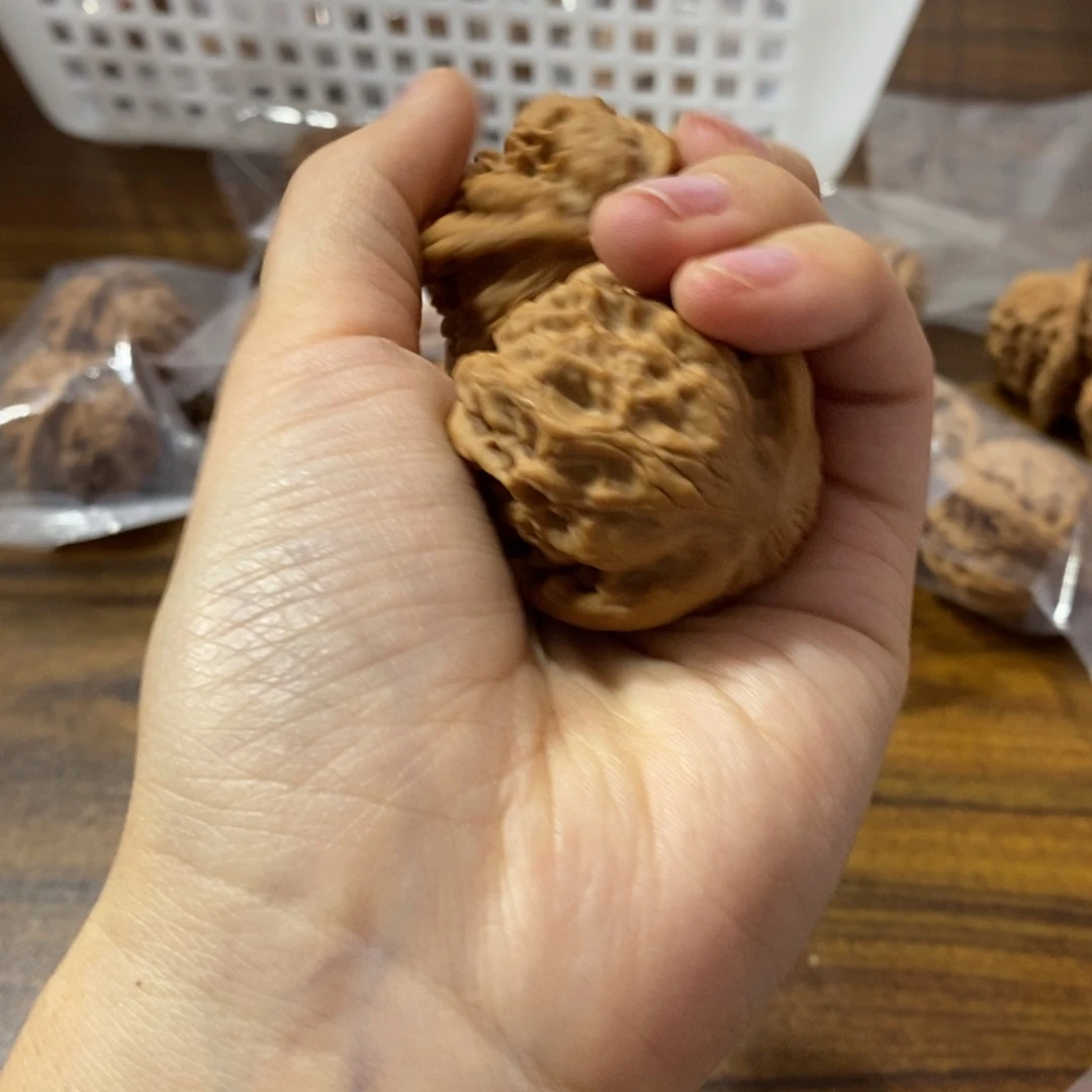 文玩核桃吊坠抖*包野狼100