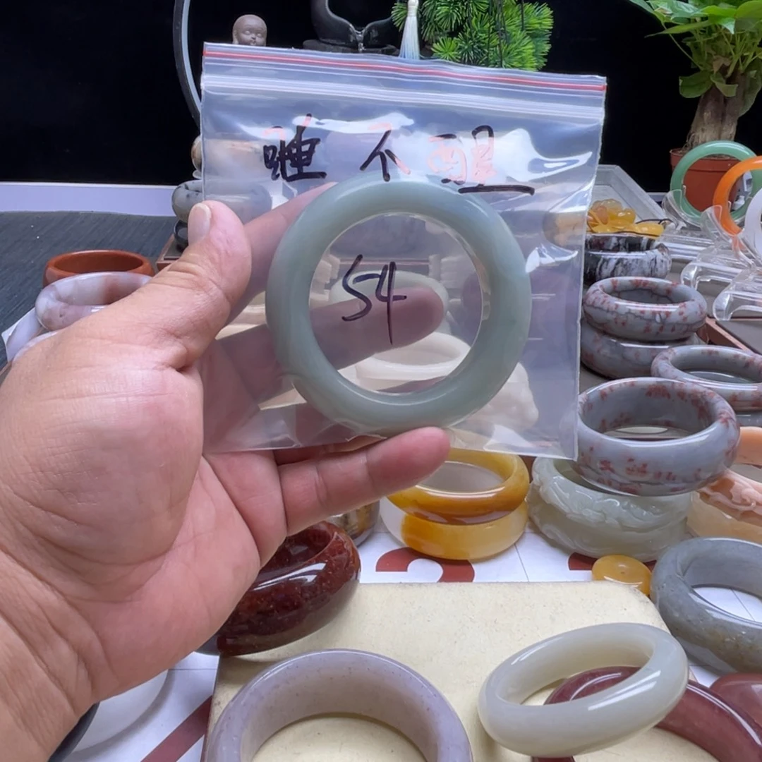 睡****未镶嵌手镯石英质玉（佘太翠）