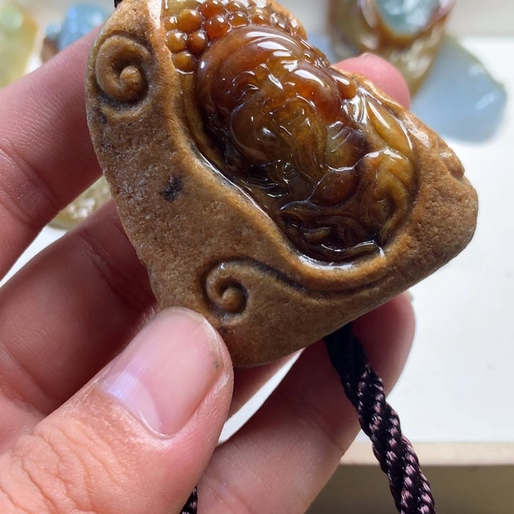 天***）翡翠未镶嵌颈饰翡翠
