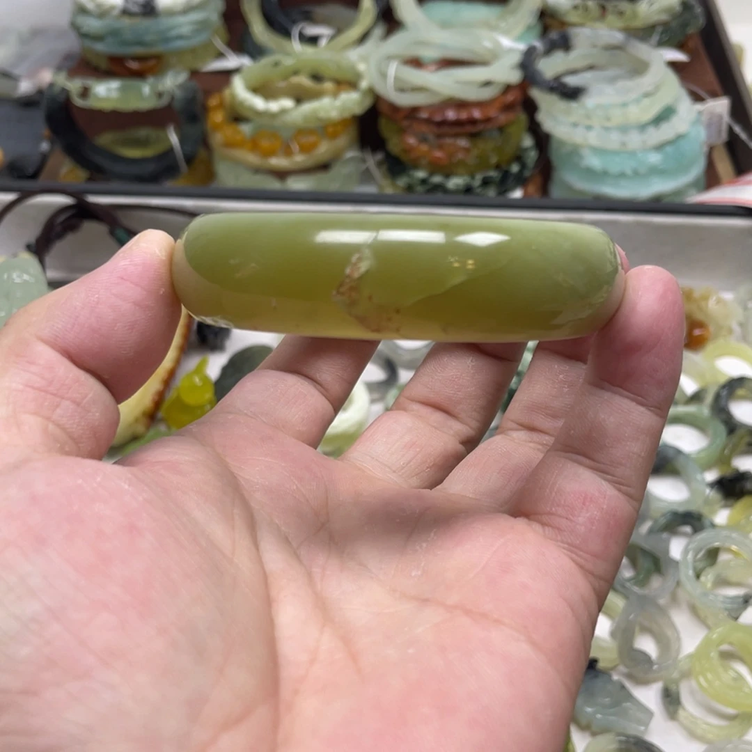 蛇纹石玉未镶嵌手镯