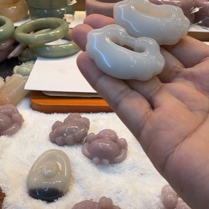石英岩玉未镶嵌手镯