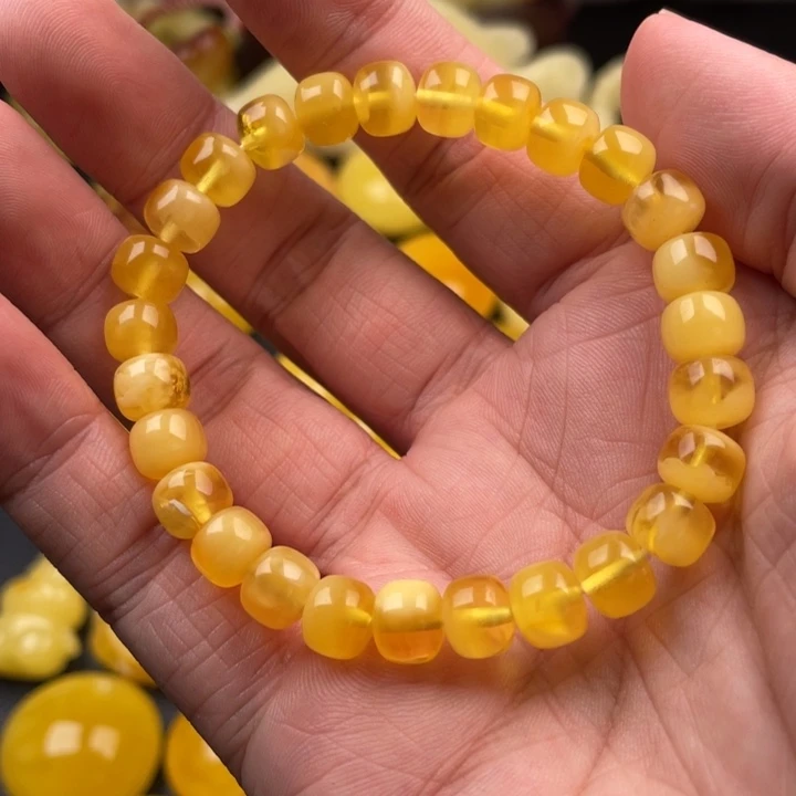 琥珀未镶嵌颈饰如图