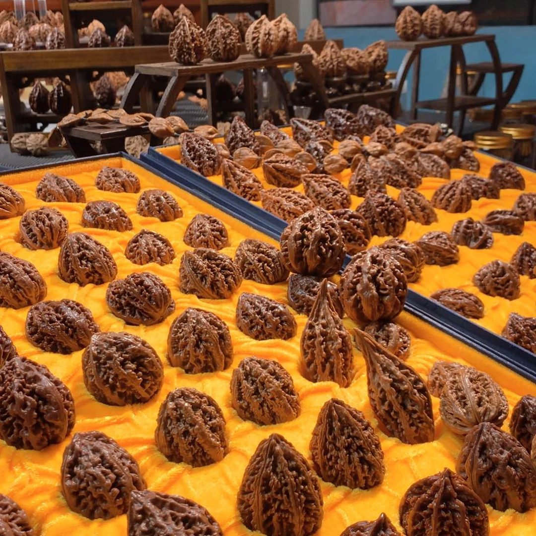 桃核把件布*龙纹柳叶核桃